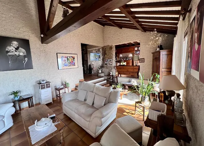 Grande Maison En Pierre A La Campagne, Belle Vue 度假居 *